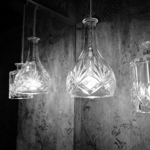 glazen lampen in monochrome